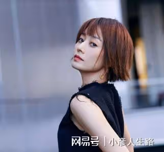 46歲的李小冉,46歲的曾黎,狠狠打臉同齡男星