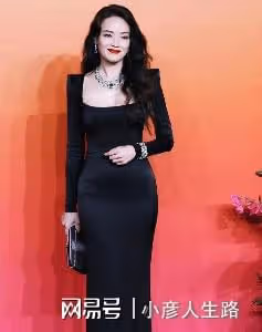 46歲的李小冉，46歲的曾黎，狠狠打臉同齡男星