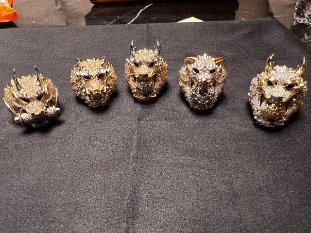 黃子韜徐藝洋再添錘!女方撒嬌不斷男方寵溺忍讓,購物後一同返家