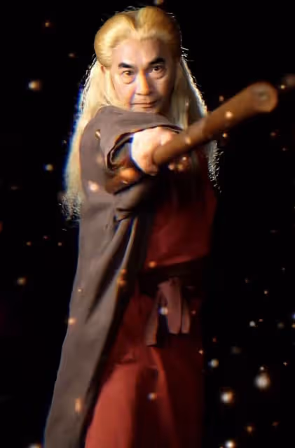 57歲港星現身內地農村居住,和愛妻河邊跳舞沒架子,打扮樸素親民