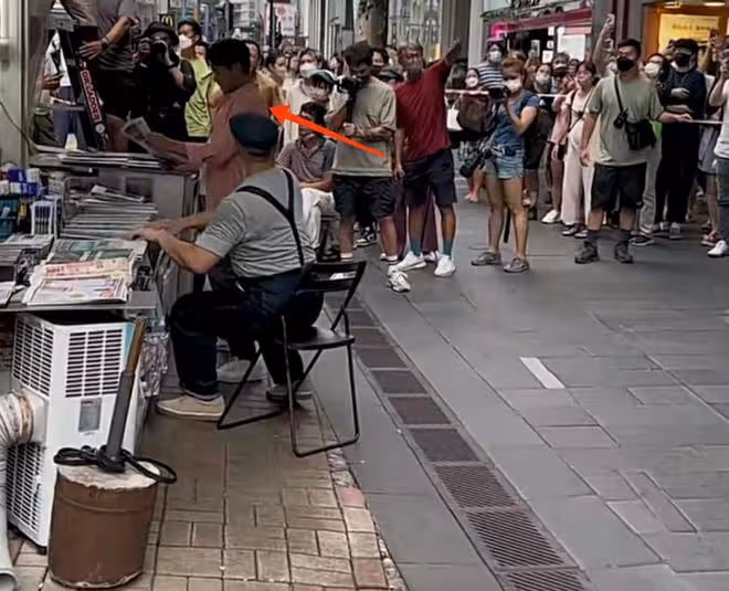 56歲郭富城香港鬧市中熱舞!動作絲滑肌肉健碩,與粉絲合照接地氣