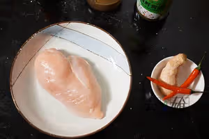 揭秘！一次上癮的【口水雞+奪命醬汁】的做法