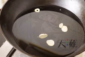 揭秘！一次上癮的【口水雞+奪命醬汁】的做法