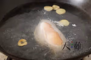 揭秘！一次上癮的【口水雞+奪命醬汁】的做法