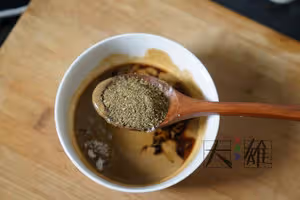 揭秘！一次上癮的【口水雞+奪命醬汁】的做法