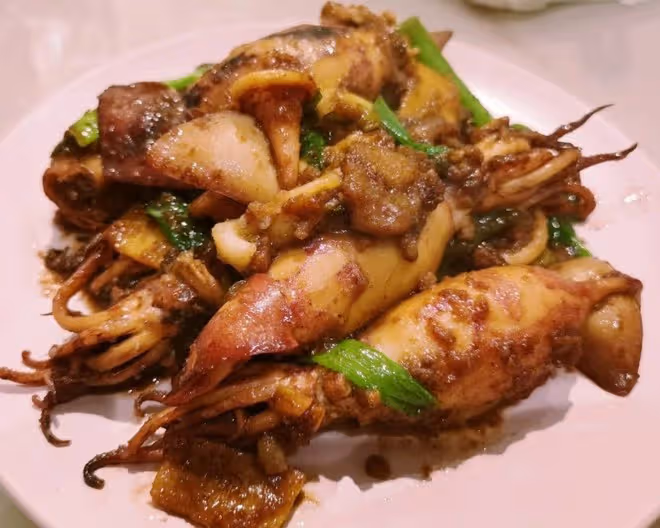 鮮美的醬油燜筆管魷魚