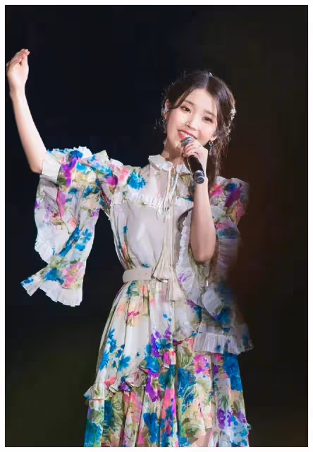 IU演唱會群星到訪,IU為粉絲做逆應援,還透露耳朵出問題已經一年