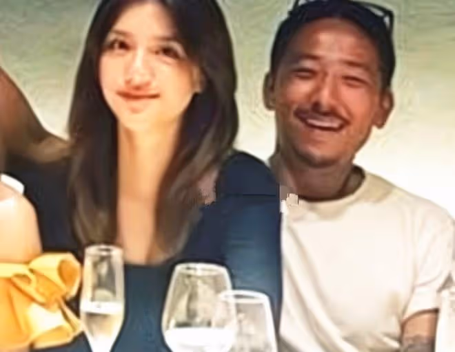 吳千語與閨蜜們坐遊艇出海,眾人穿泳衣大秀身材,滿屏都是大長腿