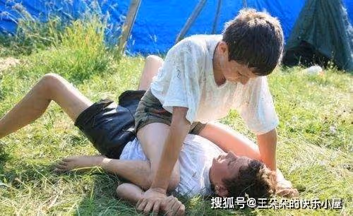 媽媽改嫁後,叔叔養了我20年,出嫁當天發現:他寫的日記,我震驚不已