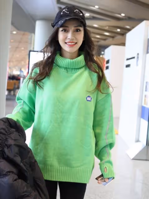 Baby童年舊照曝光!縮小版的五官確系天然美女, 難怪上小學時就是「校花」了, 可愛模樣被讚「從小美到大」