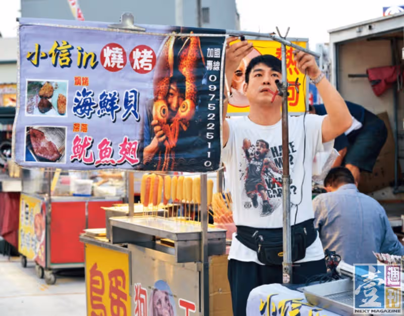 《戲說台灣》10多年班底「三度道歉」遭演藝圈冷凍!如今轉成「夜市型男」擺攤維生