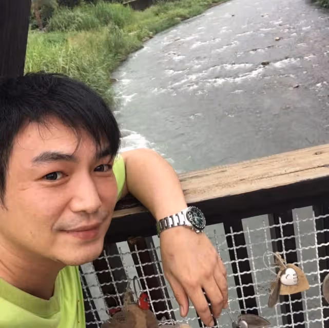 《戲說台灣》10多年班底「三度道歉」遭演藝圈冷凍!如今轉成「夜市型男」擺攤維生