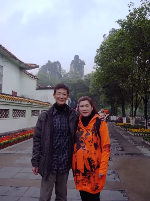 阿西入行40多年紅得辛苦! 遭逼拍戲「老婆生小孩黑衣人堵」女兒同為演員「堅持不幫」:別當靠爸族