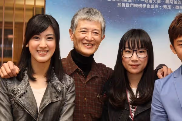 阿西入行40多年紅得辛苦! 遭逼拍戲「老婆生小孩黑衣人堵」女兒同為演員「堅持不幫」:別當靠爸族