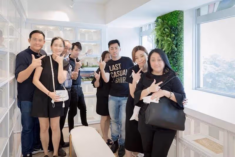 沒有老公的蜜月,王瞳獨自啟程戴著艾成骨灰,遠赴馬來西亞失神淚喊,辦1人婚禮完成遺願