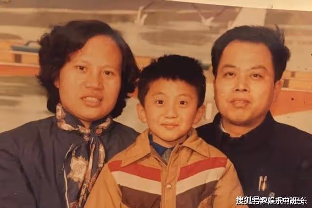 鄧超含淚披露：在重組家庭中幸福長大，我為拯救親人生命拚命拍戲