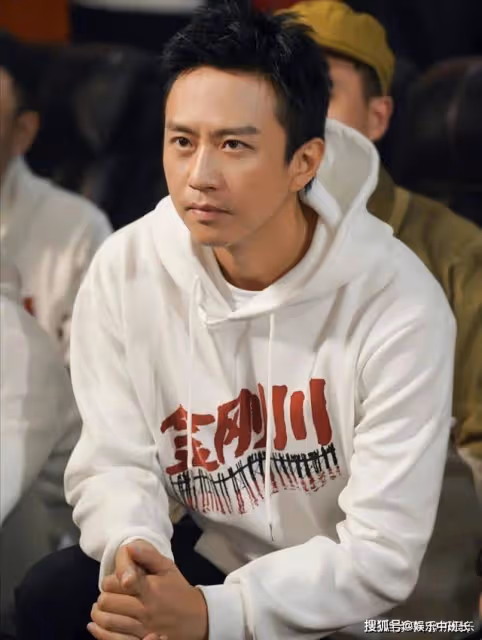 鄧超含淚披露:在重組家庭中幸福長大,我為拯救親人生命拚命拍戲