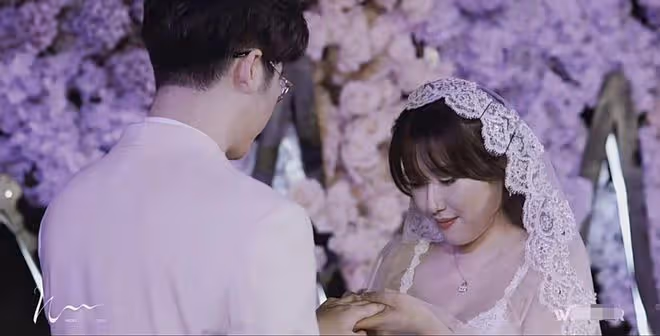 「人大女神」婚禮陣仗大！穿魚尾裙妖嬈美艷，嫁北京土豪畫面甜蜜