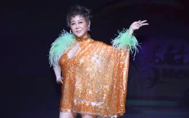 56歲藍心湄「突自爆最大兒28歲」當媽多年，直言「我要錢沒用」，欲將5億資產留員工，網狂讚：真的大善人