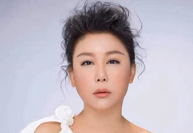 56歲藍心湄「突自爆最大兒28歲」當媽多年，直言「我要錢沒用」，欲將5億資產留員工，網狂讚：真的大善人