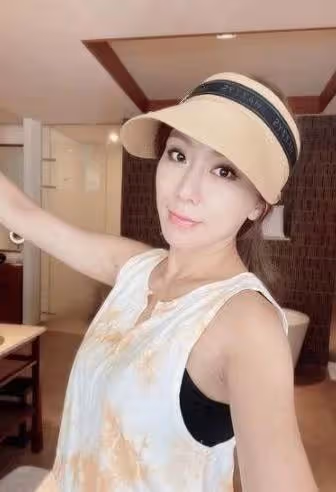 佩甄深夜崩潰暴哭，抱怨「醫生娘」不好當，自曝「結婚13年，只在一起3年」如今狀況引擔憂
