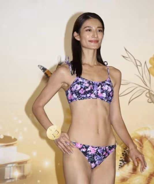 香港小姐選美決賽在即!19強佳麗穿泳裝登場惹爭議,被批太低俗