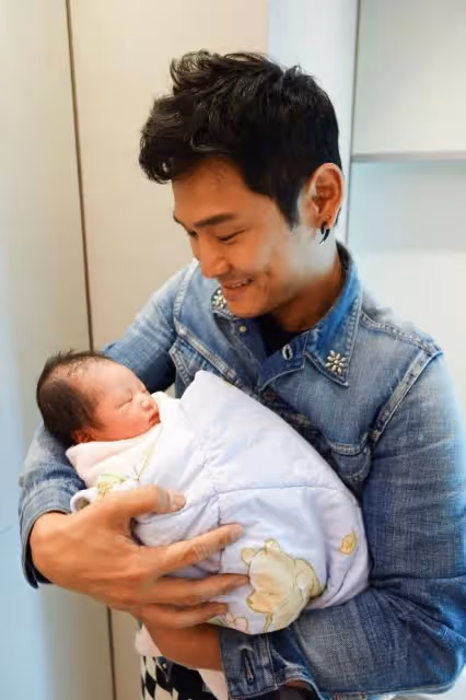 和岳父一樣大!杜德偉「娶小24歲嫩妻」結婚10年更甜蜜 笑喊「我才是幼稚的那一方」:沒她不知怎麼活