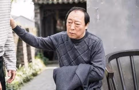 晚年孤獨，並非都因子女不孝，人到中年後，必須學會「不期待子女回家」，父母都該明白