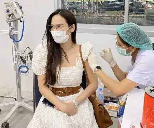 年過40歲,國外「不老女神」被20歲鮮肉狂追:這才是顏值天花板