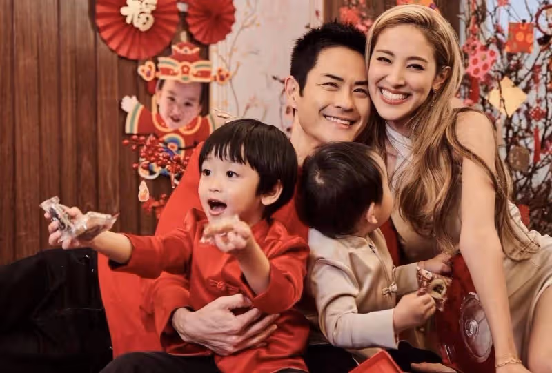 幸福!鄭嘉穎為大兒子舉辦3歲生日派對,一家四口高顏值羨煞旁人