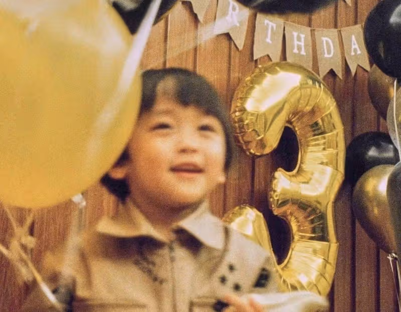 幸福!鄭嘉穎為大兒子舉辦3歲生日派對,一家四口高顏值羨煞旁人