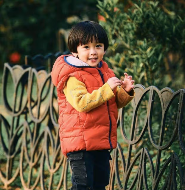 幸福!鄭嘉穎為大兒子舉辦3歲生日派對,一家四口高顏值羨煞旁人