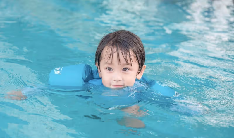 幸福!鄭嘉穎為大兒子舉辦3歲生日派對,一家四口高顏值羨煞旁人