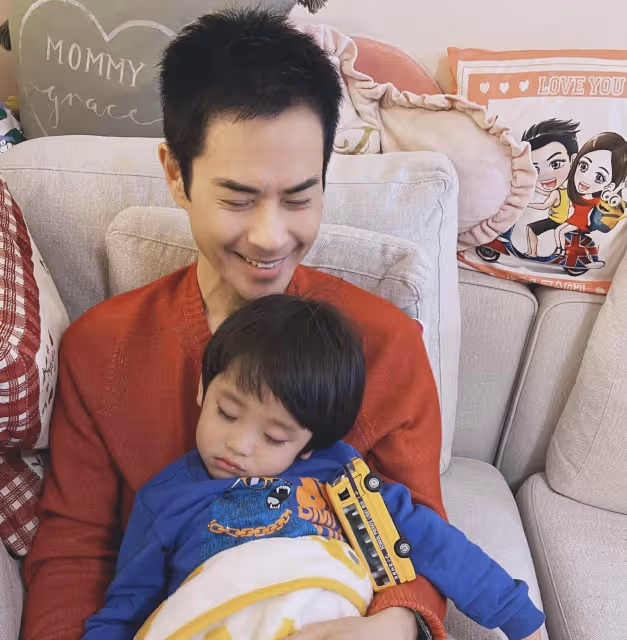 幸福!鄭嘉穎為大兒子舉辦3歲生日派對,一家四口高顏值羨煞旁人
