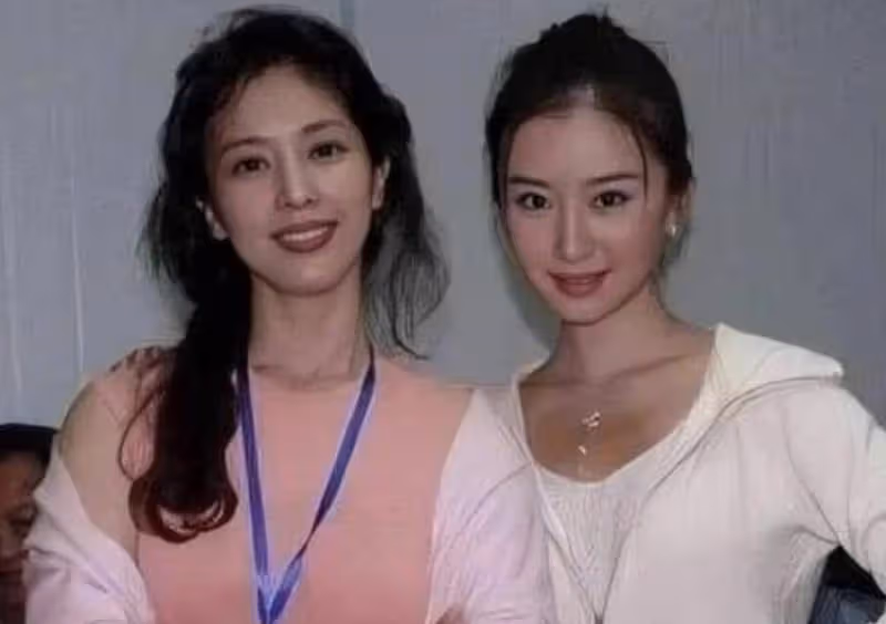 年輕藝人顏值難敵中年女星,同框即艷壓,年紀增長卻美貌不減?