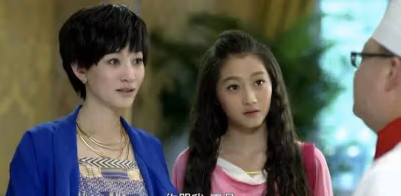 年輕藝人顏值難敵中年女星,同框即艷壓,年紀增長卻美貌不減?