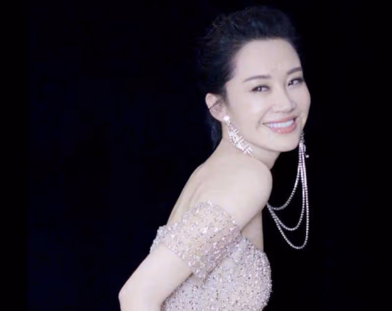 年輕藝人顏值難敵中年女星，同框即艷壓，年紀增長卻美貌不減？