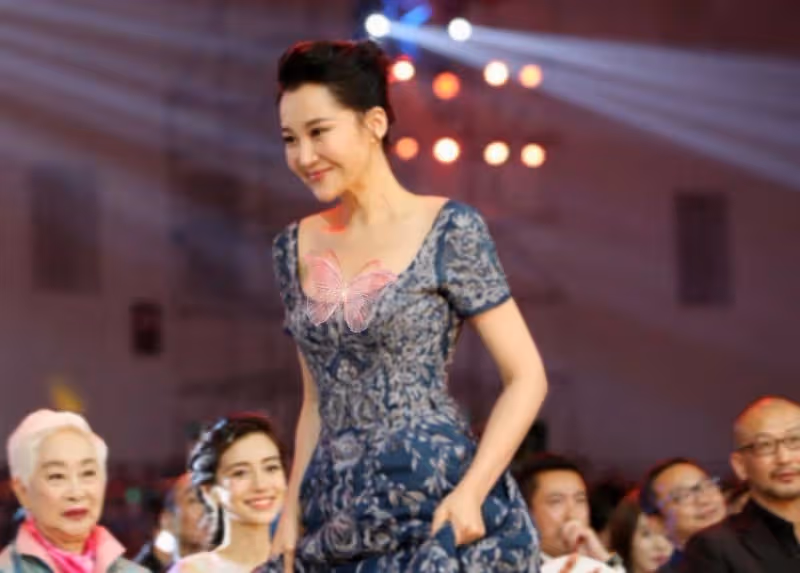 年輕藝人顏值難敵中年女星，同框即艷壓，年紀增長卻美貌不減？