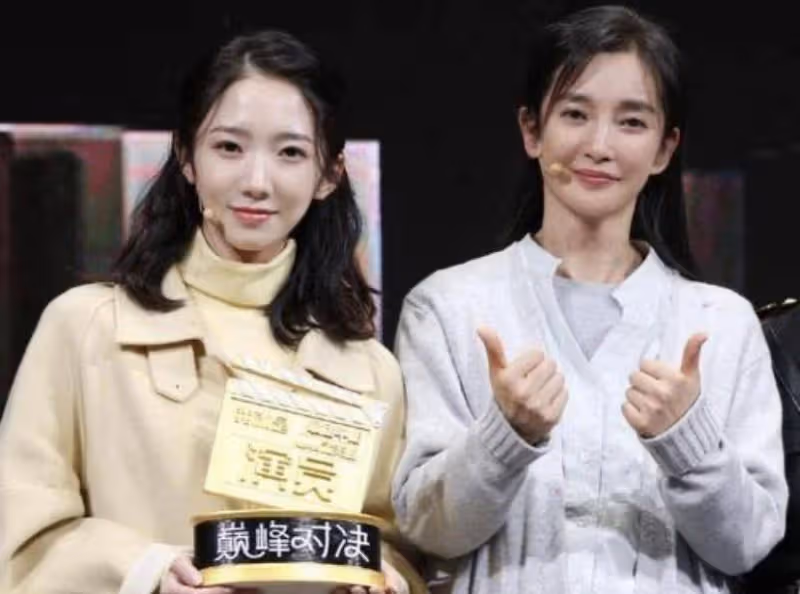 年輕藝人顏值難敵中年女星,同框即艷壓,年紀增長卻美貌不減?