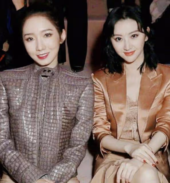 年輕藝人顏值難敵中年女星,同框即艷壓,年紀增長卻美貌不減?