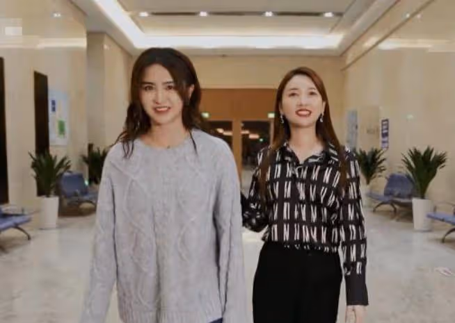 年輕藝人顏值難敵中年女星,同框即艷壓,年紀增長卻美貌不減?