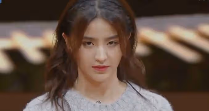 年輕藝人顏值難敵中年女星,同框即艷壓,年紀增長卻美貌不減?
