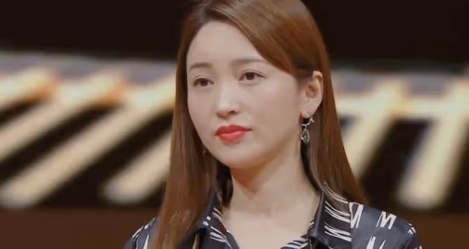 年輕藝人顏值難敵中年女星,同框即艷壓,年紀增長卻美貌不減?