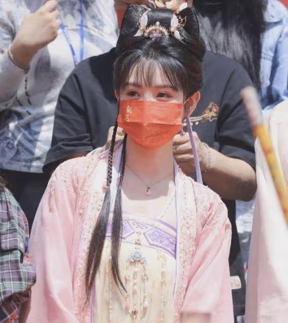 《新上錯花轎嫁對郎》大婚劇照曝光,男主顏值熱議,被指長相丑