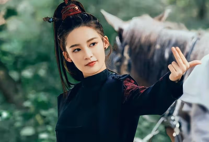 李沁《請君》告訴我們:有些人只能演配角,主角不發光就會陷入怪圈