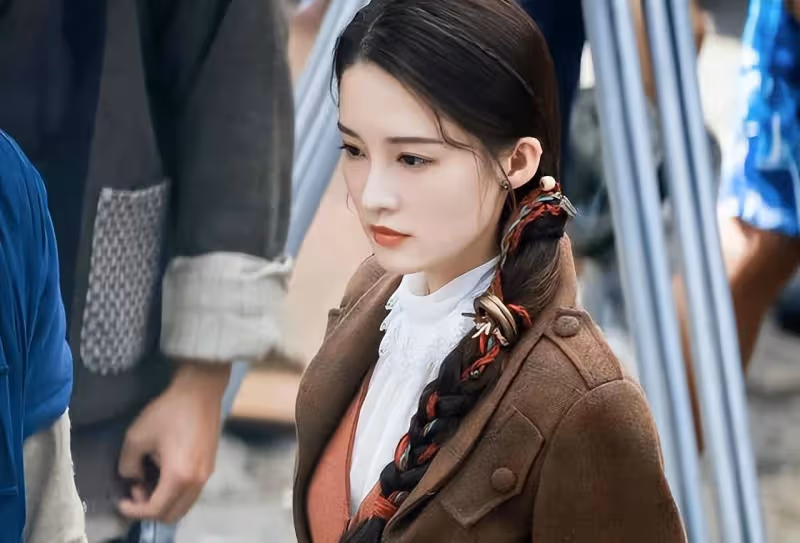 李沁《請君》告訴我們:有些人只能演配角,主角不發光就會陷入怪圈