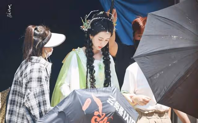 扎堆演狐狸？楊冪狐妖小紅娘，楊穎也來九尾狐，網友：我看像蛇精