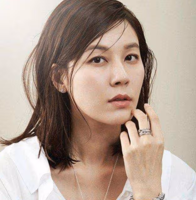 金荷娜近照似少女 寵物情人與張根碩CP感爆棚 富豪丈夫把她當公主