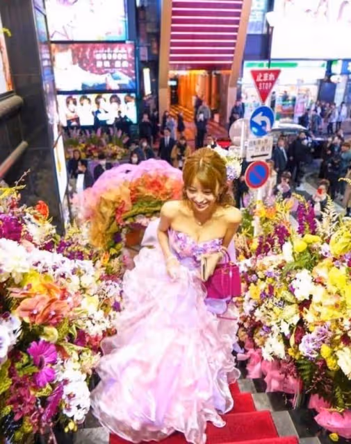 我,曾是東京頂級花魁,入行十三年,被譽為陪酒界的「于謙老師」