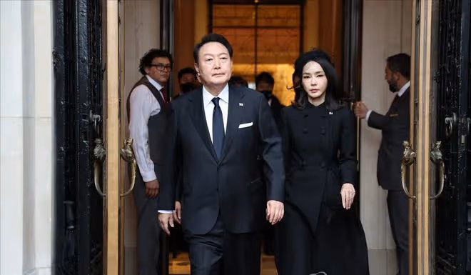 韓國第一夫人在美國穿韓服亮相！罕見盤起頭髮更驚艷，真是太嫩了